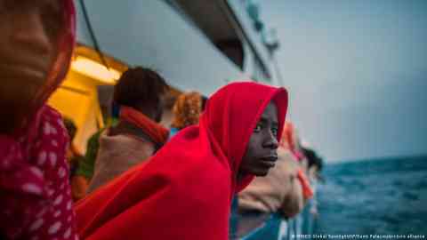 Migrants turn to human smugglers, despite the risk of drowning, as they fear they have no other chance to enter the EU | Photo: MINDS Global Spotlight/AP/Santi Palacios/picture alliance