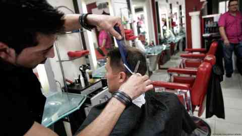 File photo used as illustration: Authorities say barbershops, nail salons and similar beauty businesses are increasingly being scrutinized for illegal employment | Photo: Ponizak/Caro/picture-alliance
