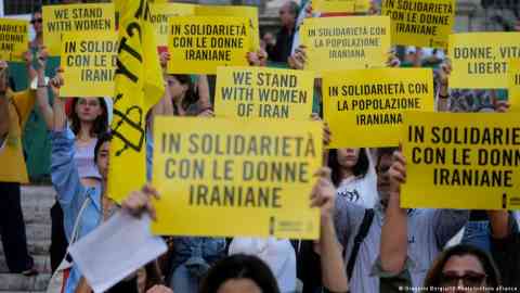 The human rights situation around the world has deteriorated in 2022, leading to displacement and migration | Photo: Gregoria Borgia/AP Photo/picture-alliance