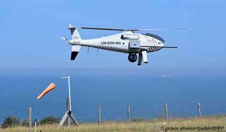 From file: This drone is reportedly being deployed by the French authorities in the Channel, to fight pollution but also to survey migrant boats at sea | Photo: Sebastien Jarry / picture alliance/dpa/MAXPPP