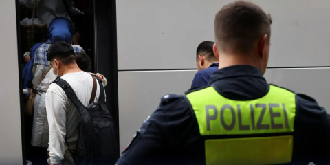 Afghans in Pakistan, who were hoping to come to Germany say they feel 'humiliated' by the offer of cash to dissuade them from traveling to Germany | Source: Screenshot DW Video