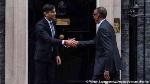 From file: Last week, British Prime Minister Rishi
Sunak (l.) met Rwandan President Paul Kagame in London | Photo: Wiktor Syzmanowicz 
 / Anadolu / picture alliance