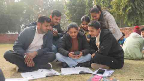 With Germany facing a shortage of skilled workers, many people in India see new opportunities abroad | Source: Report DW screenshot