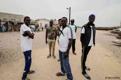 From file: Senegalese survivors who tried to reach Spain on a boat that drifted hundreds of kilometers off course and ended up off the Cape Verde archipelago | Photo: Zohra Bensemra/Reuters
