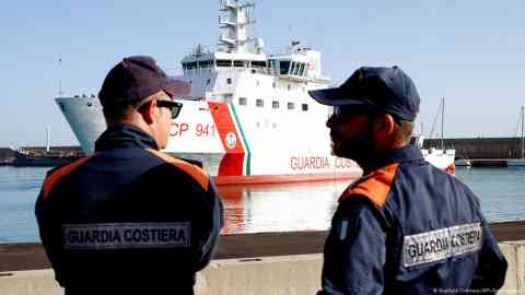 Italy's coastguard said the bodies were likely from a recent migrant shipwreck | Photo: Gianluca Chininea/AFP/Getty Images via DW