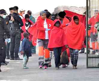 File photo: A group of minors being rescued in the port of Almeria, southern Spain | Photo: ARCHIVE/EPA/CARLOS BARBA