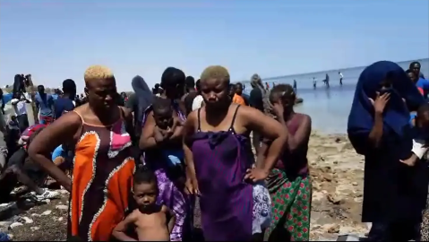 A photo sent in by a migrant to HRW shows migrants who say they were expelled by the Tunisian authorities to the Tunisian-Libyan border | Photo: private / Human Rights Watch https://www.hrw.org/news/2023/07/06/tunisia-crisis-black-africans-expelled-libya-border