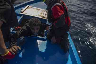 The crew of the Sea-Watch 5 rescues people off an overcrowded wooden boat in distress on March 6, 2024 | Photo: Maria Giulia Trombini / Sea-Watch.org