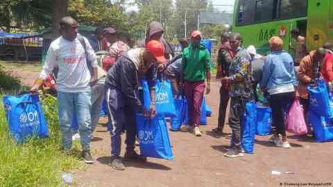 98 Ethiopian migrants who were imprisoned in Kenya returned home in March 2022 | Photo: Shewangizaw Wegayehu/DW