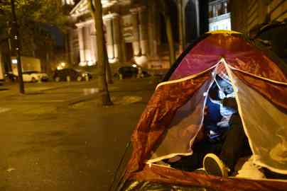 Photo used for illustration: Migrants prepare to spend the night in their tent, Place Saint-Gervais, in Paris, while fearing eviction by the police | Photo: Mehdi Chebil / InfoMigrants