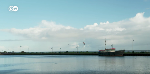 Immigration is going to be a key topic in October's elections in the Netherlands. People began voting on Wednesday, October 29 | Source: DW Screenshot