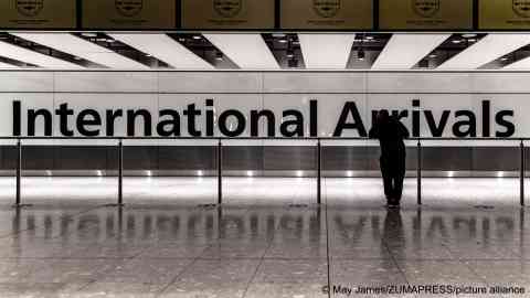 File photo: A man at London's Heathrow Airport. UK and US citizens are among those who will be subjected to digital information collection under the EES system | Photo: May James/ZUMAPRESS/picture alliance