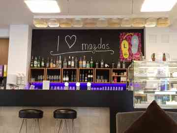 The bar of the old Magdas Hotel in Vienna | Photo : Aasim Saleem/InfoMigrants