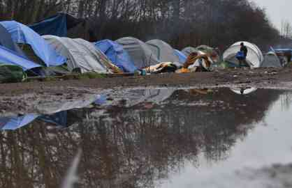 The camp at Grande-Synthe in northern France does not have access to running water or sanitation | Photo: Mehdi Chebil(InfoMigrants