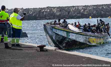 File photo: Several migrants are seen arriving at the port of La Restinga on September 22, 2024 |  Photo: Antonio Sempere/Europa Press
