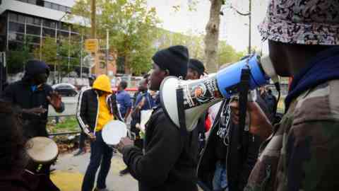 Demonstrators in front of the La Chapelle Arena construction site on October 17 | Photo: Romain Philips / InfoMigrants