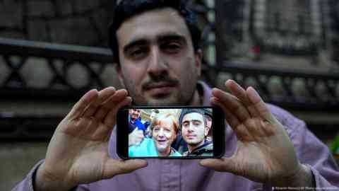 Syrian refugee Anas Modamani became famous when he took a selfie with Chancellor Angela Merkel in 2015 | Photo: Ebrahim Noroozi/AP Photo/picture alliance