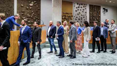 Lawmakers in the Dutch parliament in the Hague | Photo: Anpramon Van Flymen / picture alliance