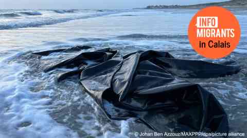 The remains of a dinghy left on the beach near Wimereux, France, August 26, 2024 | Photo: Johan Ben Azzouz / picture alliance