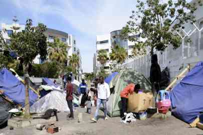 © AP / Hassene Dridi  | People in a makeshift camp outside the International Organisation for Migration office in Tunis, Tunisia, on 31 March 2023.