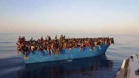 From file: A fishing boat with dozens of migrants off the coast of the Italian island of Lampedusa | Photo: Concetta Rizzo/Archive /ANSA