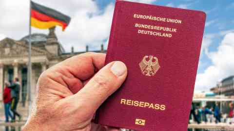 The German Bundestag has the fast-track naturalization; the waiting period for German German citizenship is now at least five years | Photo: Wolfgang Maria Weber/IMAGO