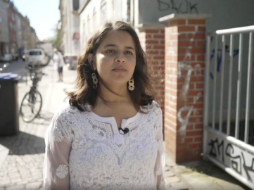 Fatema Darbar migrated from India to Germany a decade ago. She says the rise in far-right, anti-migrant political sentiment in Germany makes her feel unsafe. | Photo: DW screenshot