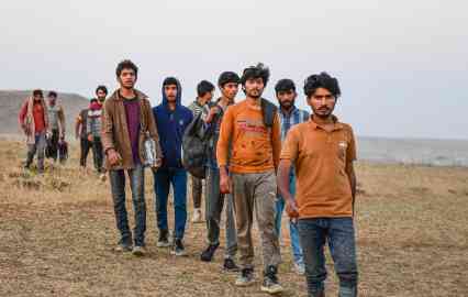 From file: A group of Afghans are seen crossing the border into Turkey in 2021 | Photo: picture alliance/Ali Ihsan Ozturk