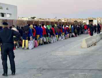 PHOTO: Migrants arriving in Lampedusa | Photo: ARCHIVE ANSA / ELIO DESIDERIO