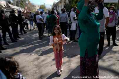 Refugees and migrants protest outside the refugee camp of Eleonas where they live, in Athens, on Thursday, November 4, 2021 | Photo: AP Photo/Petros Giannakouris)