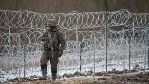 File photo: Poland has fortified its border with Belarus in its bid to keep out irregular migrants | Photo: Marcin Obara / PAP / dpa  /picture alliance