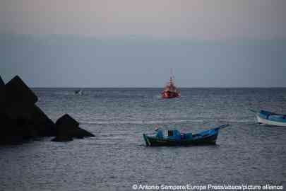 File photo: A wooden boat upon its arrival in El Hierro, Canary Islands (Spain) on August 31, 2024 | Photo: Antonio Sempere/Europa Press/ABACAPRESS.COM
