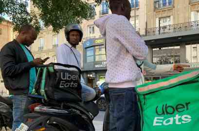 Uber Eats delivery workers who cannot work anymore in the  18th arrondissement de Paris, on September 14 | Photo: InfoMigrants