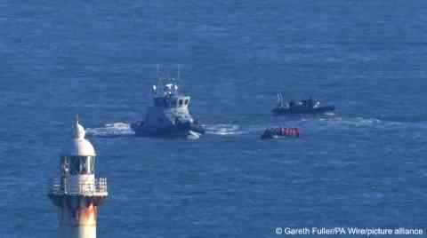 File photo used for illustration: A woman died after a rescue operation near the port of Dover in the English Channel | Photo: Gareth Fuller/PA Wire/picture alliance