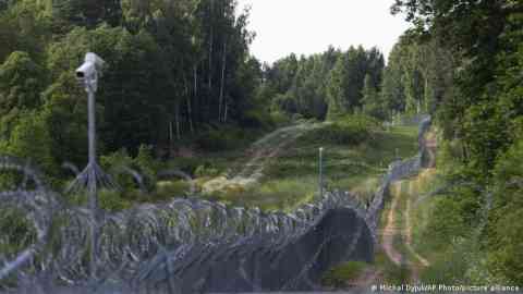 From file: The fence between Lithuania and the Russian enclave of Kaliningrad | Photo: Michal Dyjuk picture alliance