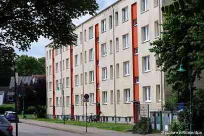 Residential buildings in Ploggenseering, in Grevesmühlen. In this area, a group of young people allegedly attacked two Ghanaian girls on June 14, 2024 | Photo: picture alliance/dpa/Bernd Wüstneck