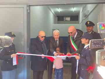 The inauguration of the waiting room for migrants at Bari's police headquarters was attended by several public figures and local leaders | Photo: PHOTO/ARCHIVE/Questura di Bari