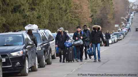 From file: Foreigners walk to Shehyni checkpoint to cross from Ukraine into Poland on March 1, 2022 | Photo: Pavlo Palamarchuk/zumapress/picture-alliance