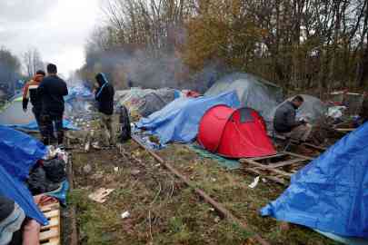 Between 1,000 and 1,500 migrants live at Calais, north of France | Photo: Reuters
