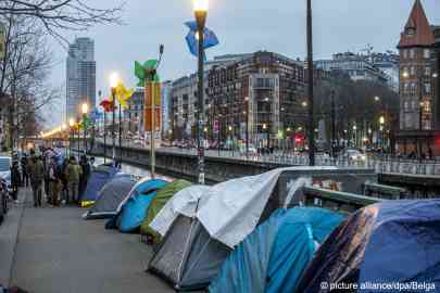 At least 150 tents are now present along the canal near the center of Brussels | Photo: Hatim Kaghat / Belga Photo /dpa / picture alliance 