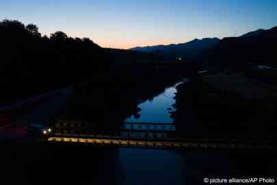 From file: A car driving over a bridge on the Vjosa river in Albania | Photo: Felipe Dana / picture alliance/AP Photo