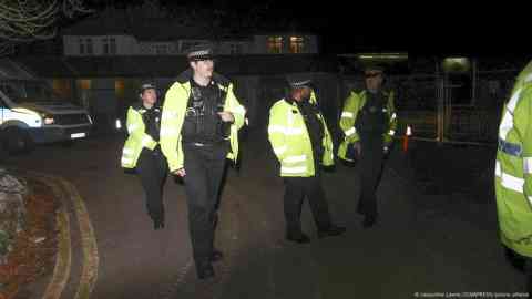 British police at the site of a protest following the mistaken release | Photo: Jacqueline Lawrie/ZUMAPRESS/picture alliance