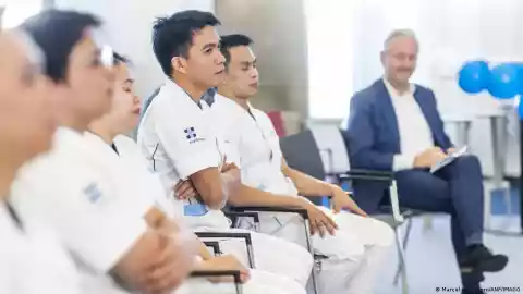 Thousands of skilled workers from the Philippines work in Germany and other European nations, especially in the nursing sector | Photo: Marcel van Hoorn/ANP/IMAGO