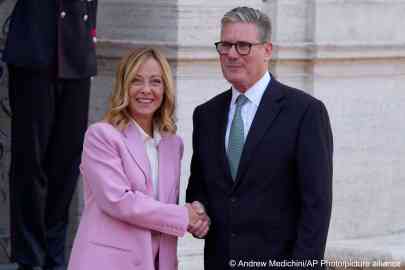 Italy's Giorgia Meloni (L) and Britain's Keir Starmer (R) met in Rome on Monday to talk about migration, trade and the Ukraine war  | Photo: Andrew Medichini/AP Photo/picture alliance