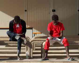 File photo: Two young migrants. | Photo: UNICEF