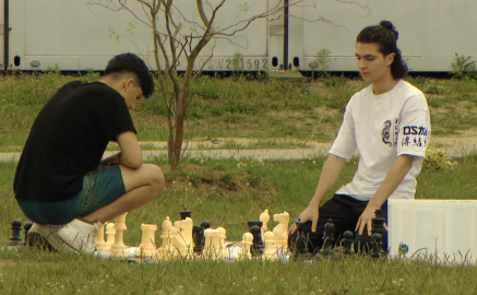 Asylum seekers pass time in Eisenhüttenstadt, Germany, near the Polish border | Source: Screeshot DW