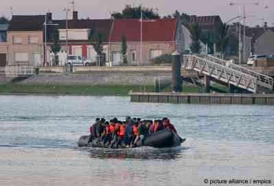 File photo: A group of people thought to be migrants
leave Gravelines in France onboard a small boat in an attempt to cross the
Channel, July 29, 2024 | Photo: Gareth Fuller / PA 