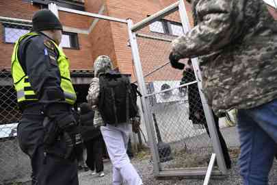 Asylum seekers arrive at the Joutseno Reception Centre from the border between Russia and Finland at the Nuijamaa border check point in Lappeenranta, Finland on November 15, 2023 | Photo: Vesa Moilanen/Lehtikuva/picture-alliance