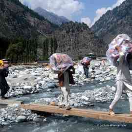 From file: Flooding in Pakistan in 2022 killed thousands and displaced many more, as the worsening climate crisis threatens to displace millions of people | Photo: Hussain Ali/Anadolu