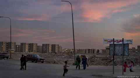 According to UNHCR there are 288,000 registered refugees and asylum seekers, many more are undocumented  | Photo : picture-alliance/dpa/P. Rigal